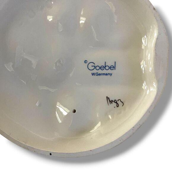 Hummel Figurine "A LETTER TO SANTA CLAUS" #340  7"  W Germany - Picture 7 of 9